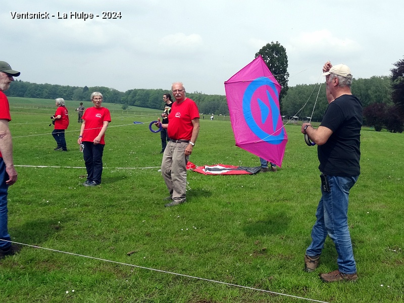 DSC04394.JPG - ... les pilotes se rassemblent, ...