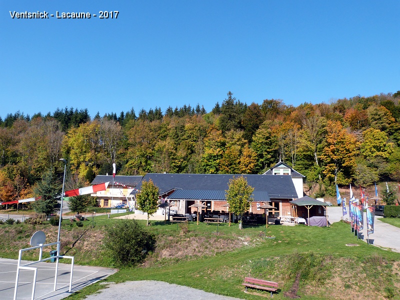 P1270632.JPG - Le camping des sources chaudes héberge les cerfs-volistes ...