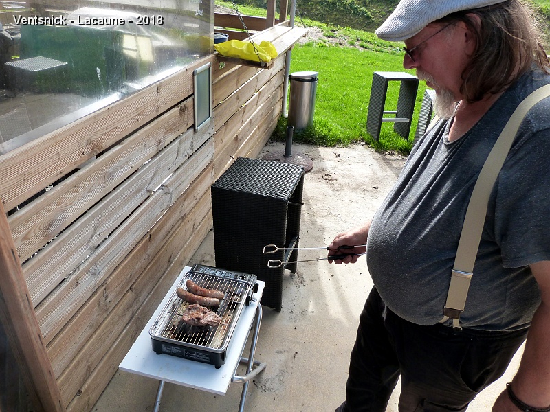 P1330629.JPG - ... petites grillades ...