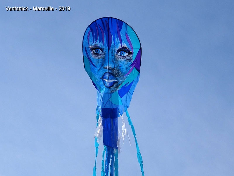 DSC03127.JPG - ... visage en bleu et blanc de Claudette Gosselin, ...