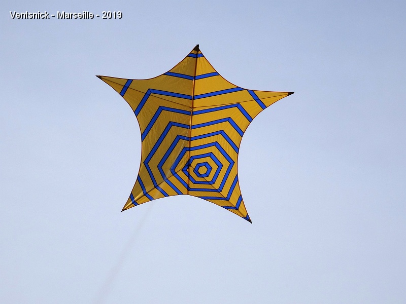 DSC03162.JPG - Notre Jimmy parasol s'élève dans la brise légère, ...