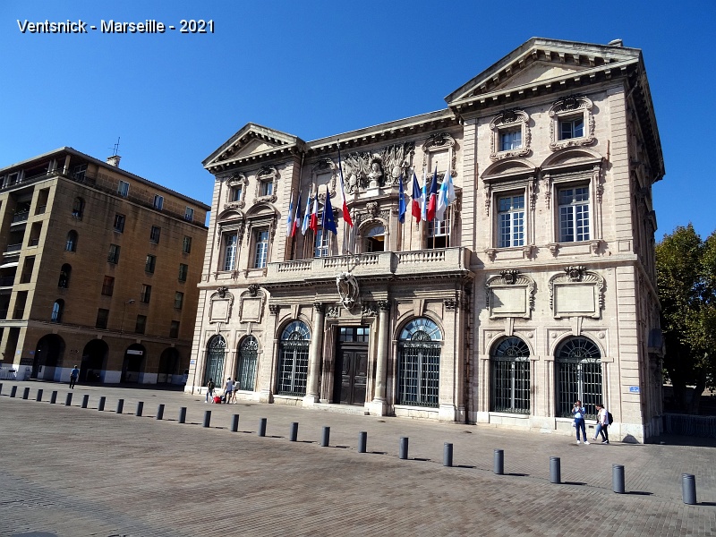 DSC07279.jpg - L'hôtel de ville du Vieux port.