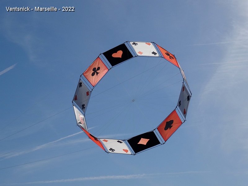 DSC00550.JPG - La roue de Philippe dans le ciel de Marseille.