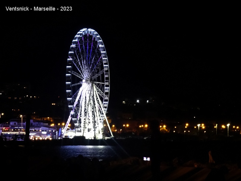 DSC03134.JPG - ... au loin, la grande roue illuminée. Voici quelques portraits pour Terminer ...