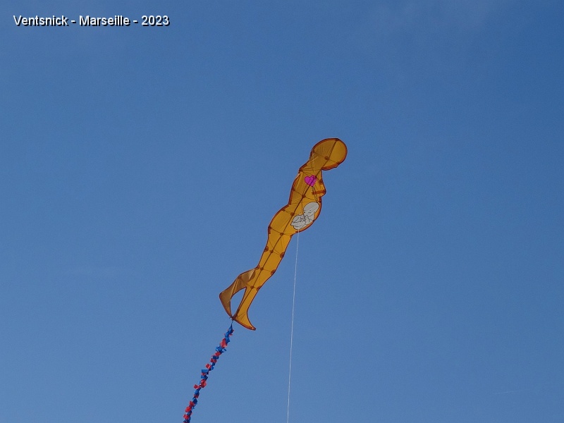 DSC03067.JPG - Notre "Rêve d'enfant" prend son envol quelques instants : le vent est trop rafaleux pour lui assurer un vol sain !