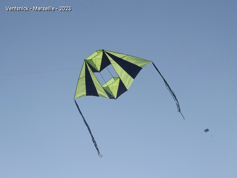DSC03120.JPG - Son Delta Conyne suit les courants d'air, ...