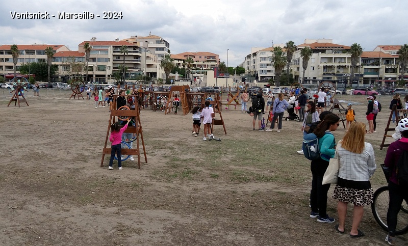 DSC05193.JPG - Le jardin d'Etienne Favre constitue une véritable cours de récréation pour les enfants !