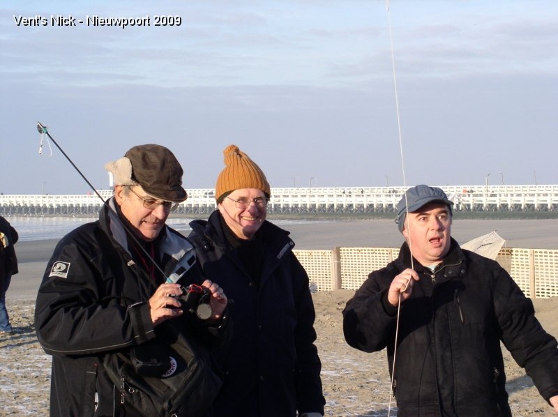 P1010026.JPG - ... cela ne semble pas mal ! De g. à d. : Pierre, Damien et Pierre.