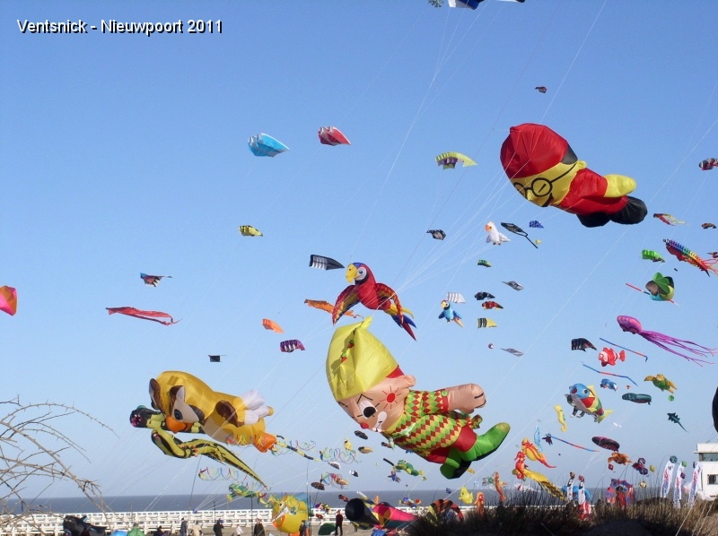P1090037.JPG - Couleurs chatoyantes dans le ciel de Nieuwpoort.