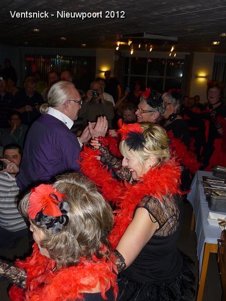 P1060404.JPG - ... Michel remercie les danseuses pour cette bonne surprise ...