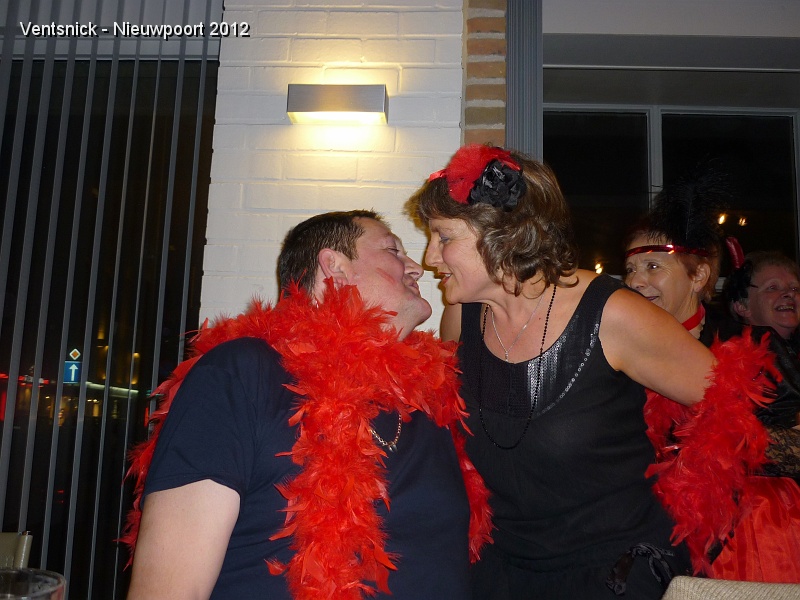 P1060418.JPG - .. tendre baiser de Marie-Pierre pour son époux ...