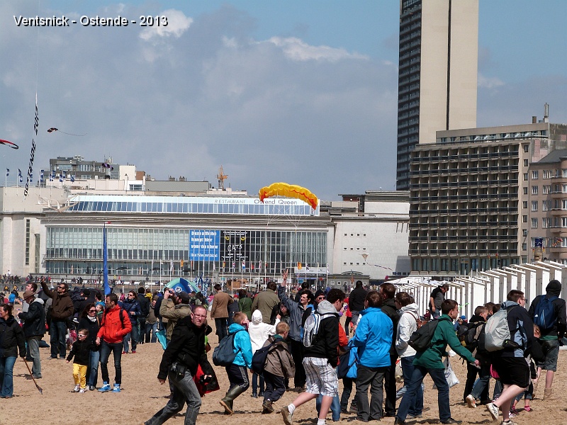 P1040264.jpg - ... la foule est compacte ...