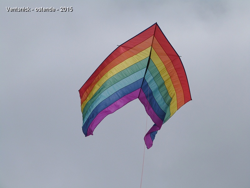 P1130578.jpg - Notre delta "arc en ciel" profite d'un vent juste suffisant pour lui.