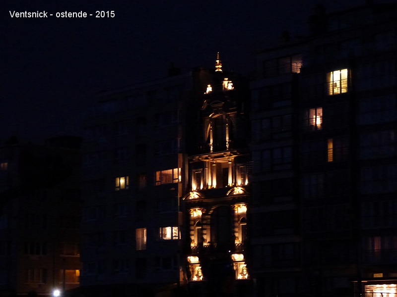 P1130488.jpg - 22 heures, la nuit tombe, place au vol de nuit, le vent s'est un peu calmé ...