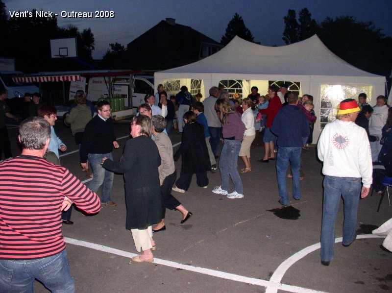P6280042.JPG - La danse bat son plein.