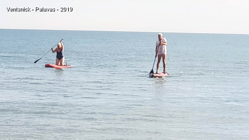 Titannick8.jpg - Nadine et Philippe proposent aussi d'initier les cerfs-volistes volontaires au Stand up paddle ! (Photo TitAnnick).
