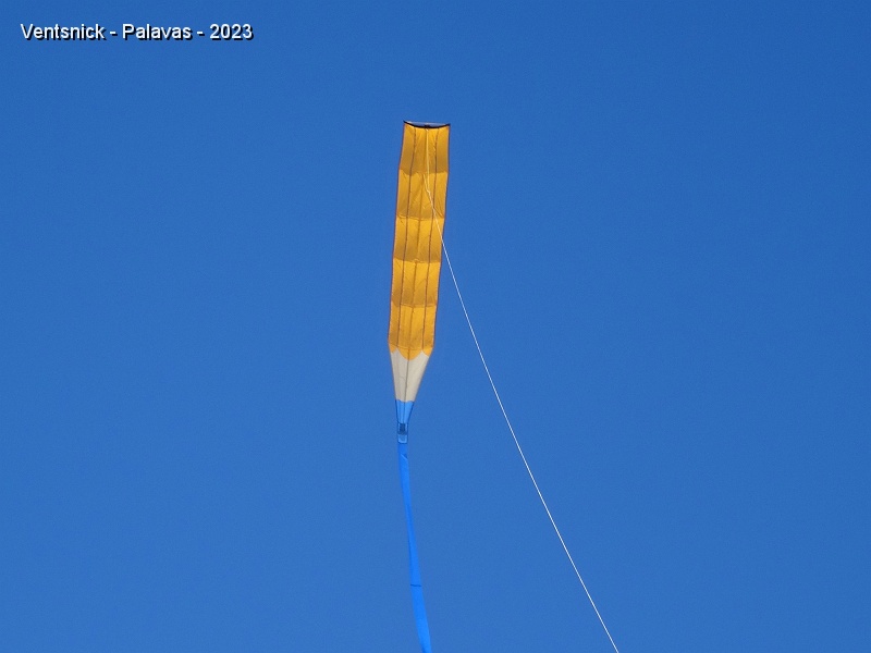 DSC03481.JPG - Notre Crayon colorie le ciel en bleu