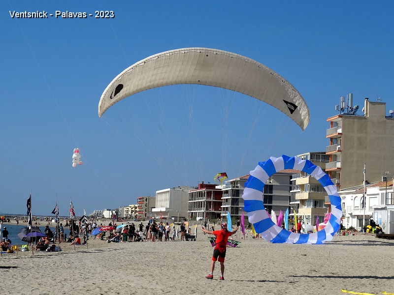 DSC03524.JPG - Démonstration de gonflage de voile de parapente.