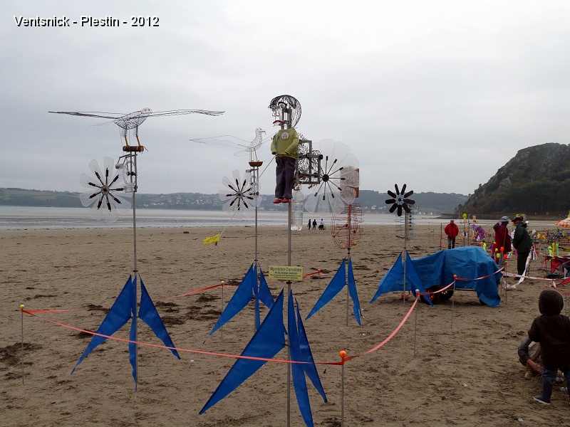P1020171.JPG - ... objets animés par le vent de Joël ...