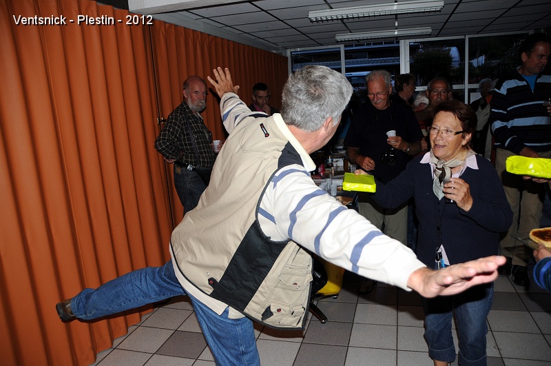 DSC_8944.jpg - ... vous voyez bien que je peux reprendre un autre verre ! ... (Photo MH et JP Schaefer)
