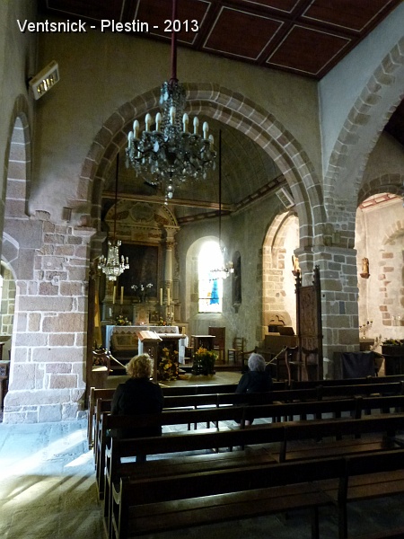 P1070108.jpg - ... intérieur de l'église ...