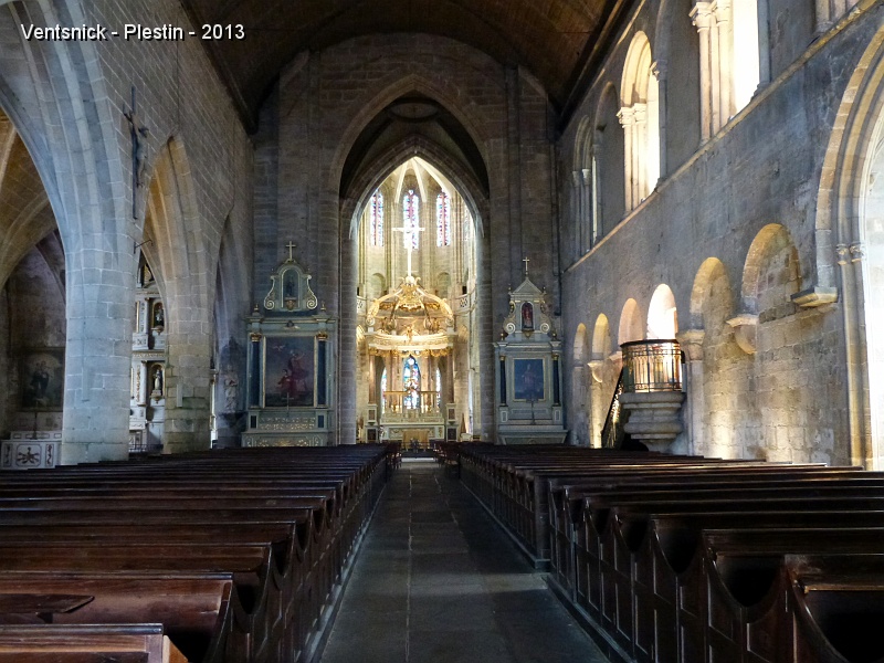 P1070177.jpg - ... intérieur de l'église ...
