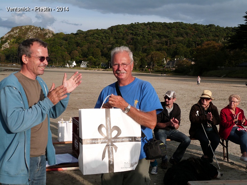P1110471.JPG - Remise des prix du "concours" du plus beau cerf-volant : Jean-luc Vansnickt ...