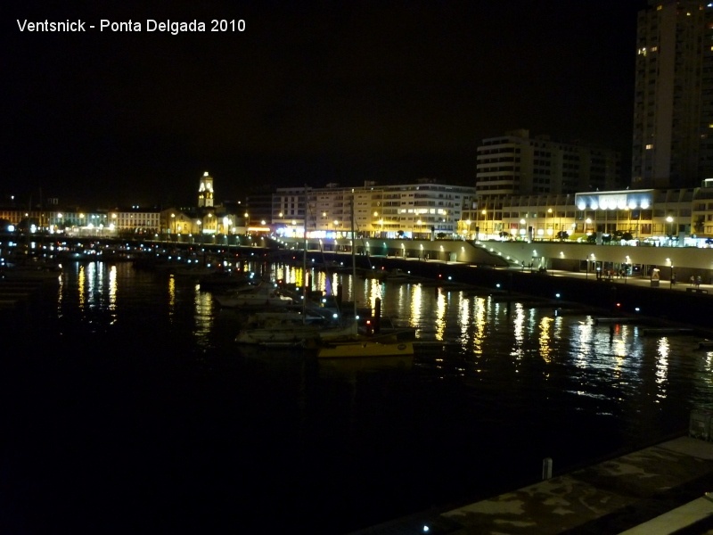 P1030280.jpg - Vue nocturne de la marina.