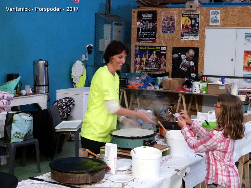 P1240816.JPG - D'innombrables crêpes seront cuites pendant tout le week-end ...