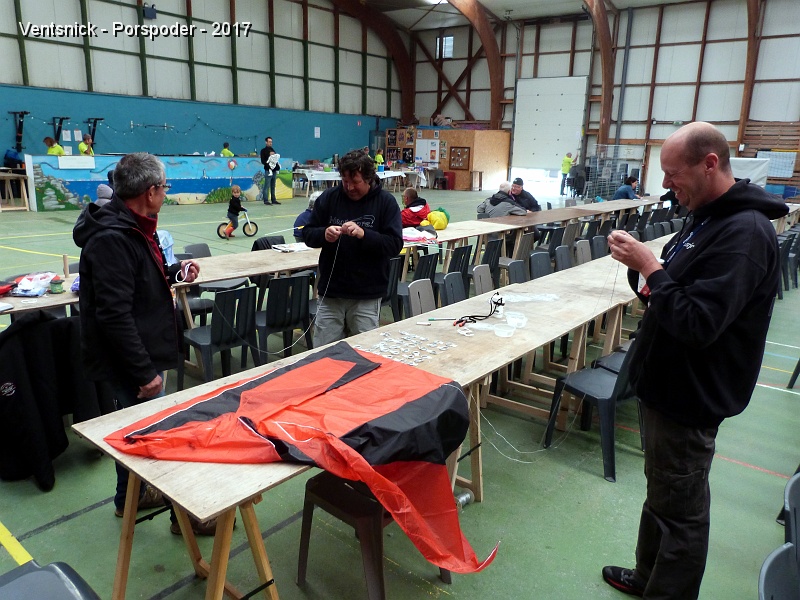 P1240828.JPG - Les Gwen en plein atelier de bridage d'une Nasa Wing ...