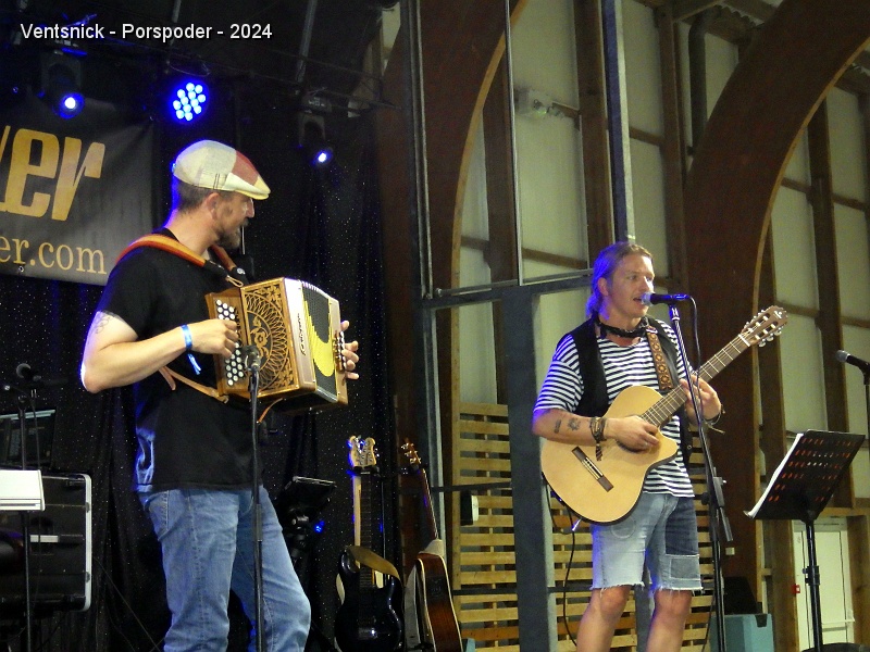 RIMG0755.JPG - Puis c'est le tour des Rab' A Joie, un Duo Gypsy Guinguette, made in Porspoder !