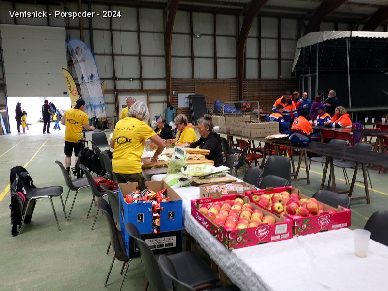 RIMG0690.JPG - ... des paniers repas ...