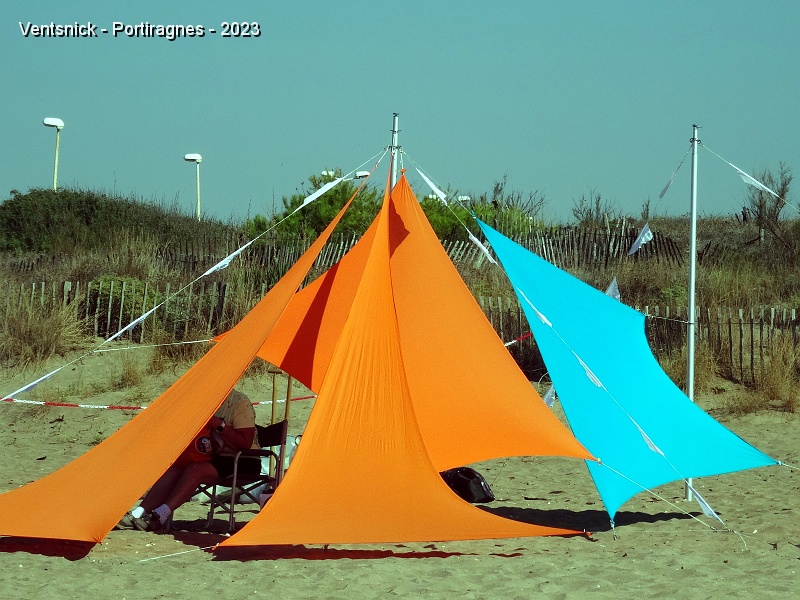 DSC02886.JPG - Le vélum de la famille Beauducel est en place.