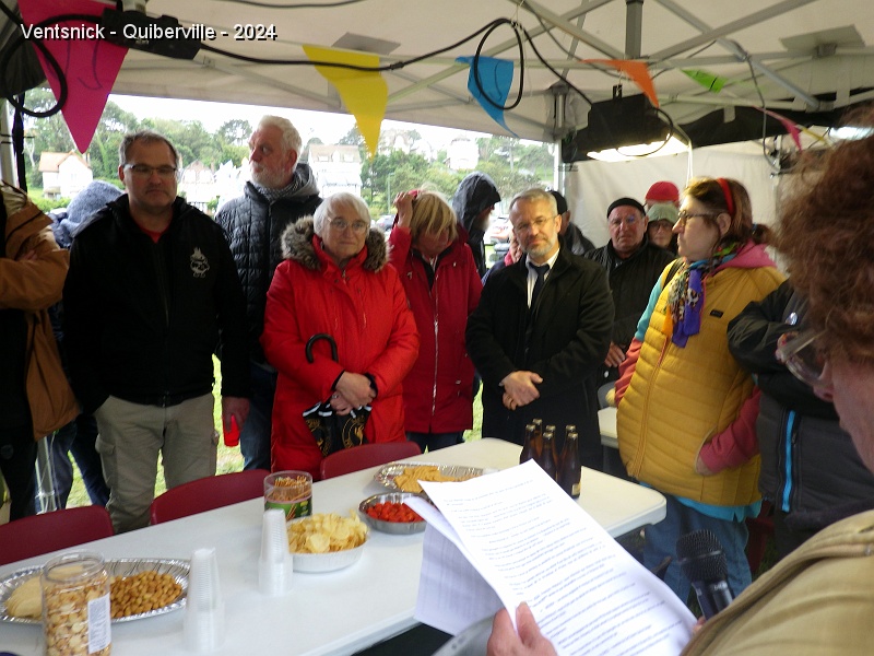 RIMG0418.JPG - ... dans lequel elle rend hommage aux cerfs-volistes récemment disparus en se focalisant particulièrement sur les membres du Club.