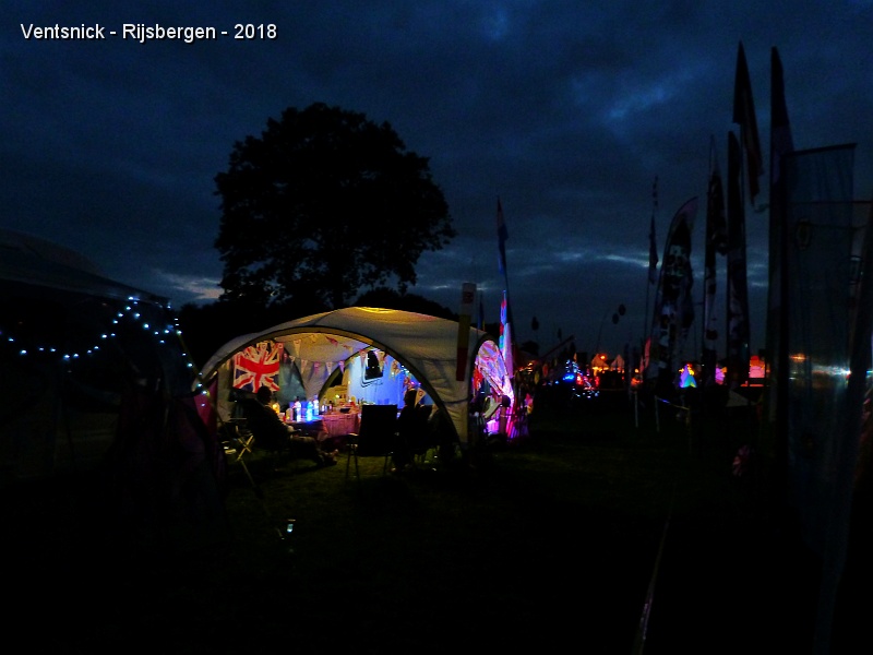 P1310442.jpg - Les illuminations sont présentes tout autour du terrain de vol ...