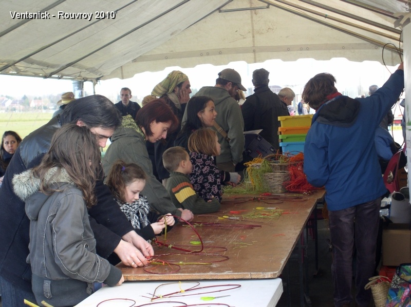 P1010051.JPG - Un atelier "Art et nature" attire beaucoup de monde ...
