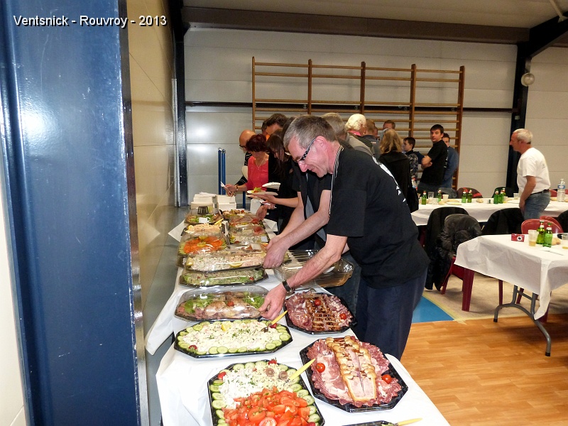 P1040629.jpg - ... le buffet est dressé ...