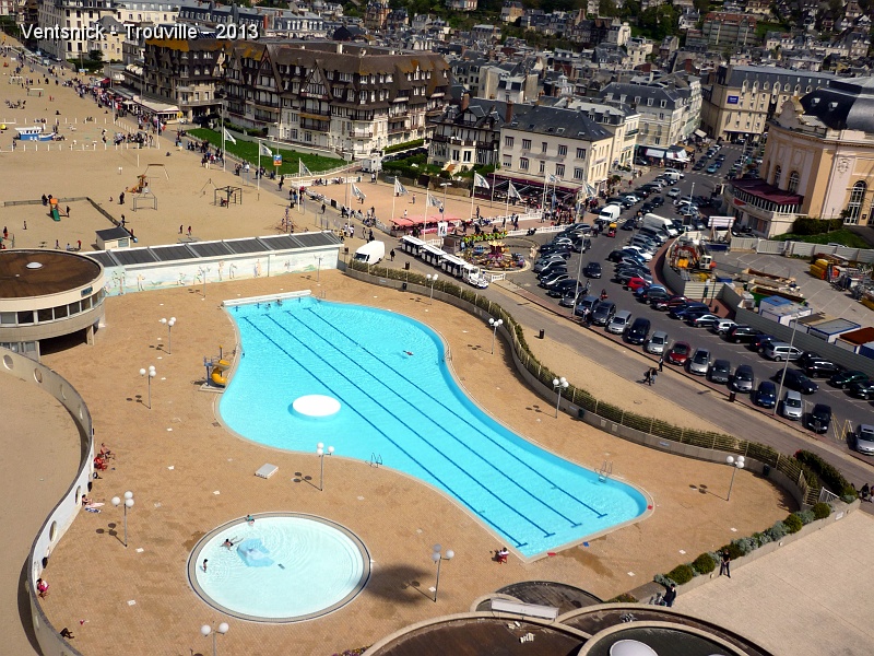 P1110933.jpg - ... la piscine est presque désertée ...