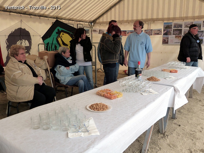 P1030948.jpg - ... un apéritif est prêt ...