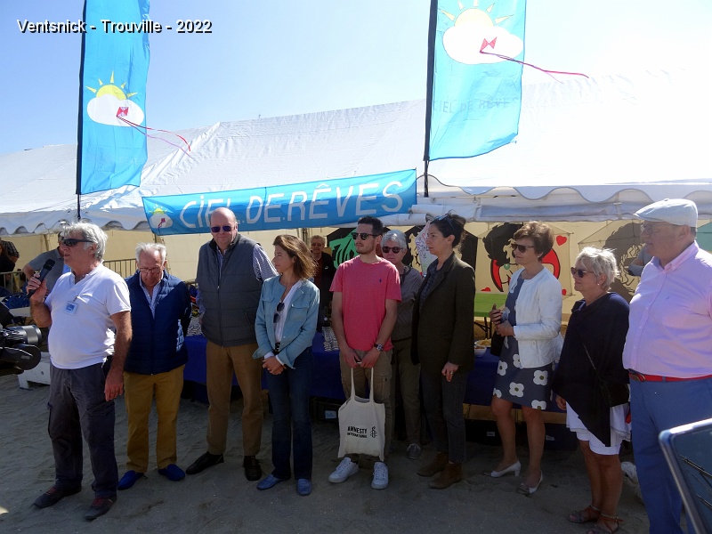 DSC08443.JPG - Samedi midi, inauguration de la manifestation en présence de Sylvie De Gaetano, Maire de Trouville, et d'autres personnalités, ...