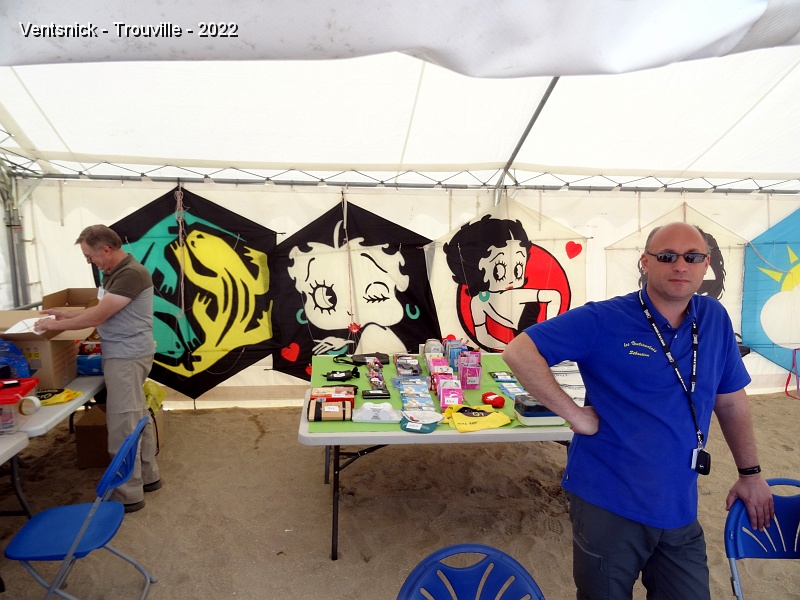 DSC08514.JPG - Une loterie est à la disposition des visiteurs, ...