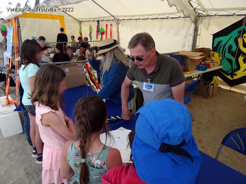 DSC08515.JPG - Un concours du plus beau dessin réalisé par les enfants est organisé, ...