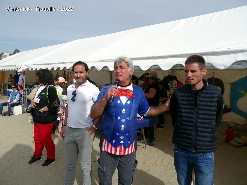 DSC08564.JPG - Jean-François Lorente annonce les résultats du concours, ...