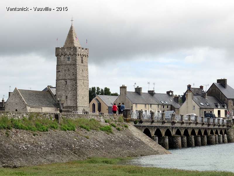 Potbailt.jpg - Porbail son église au clocher carré et son pont à 13 arches.