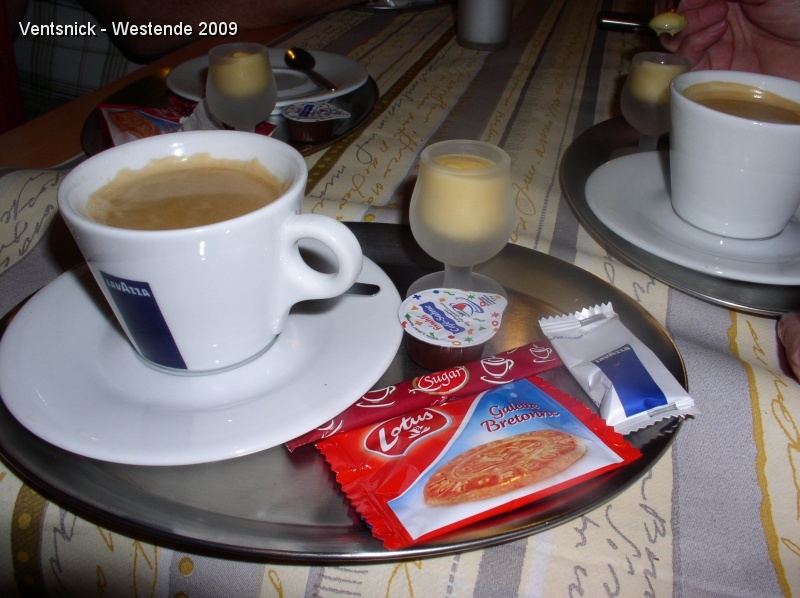 P1010039.JPG - Nous sommes arrivés le dimanche matin, temps pluvieux un petit café est le bienvenu !