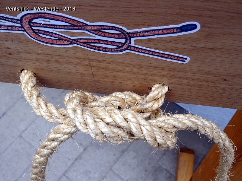 DSC00911.jpg - ... à l'art des noeuds marins ...